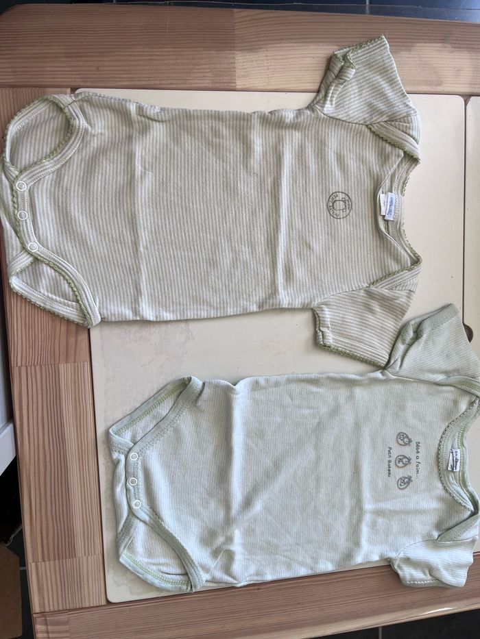 Lot de 2 bodies petit bateau 6 mois