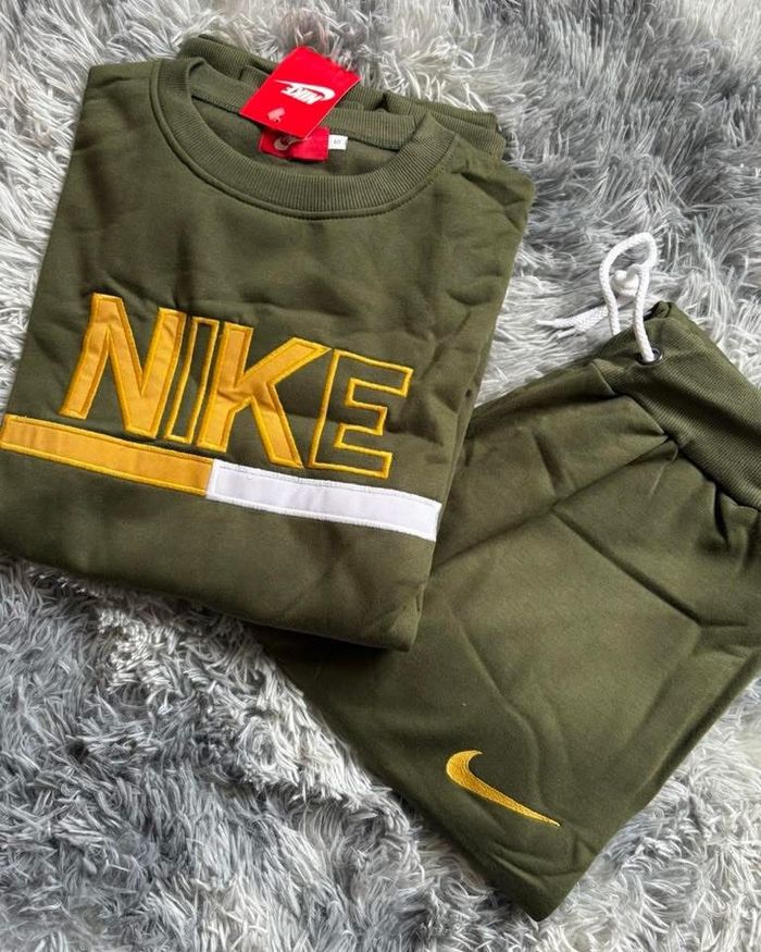 Ensemble Nike Kaki - photo numéro 3