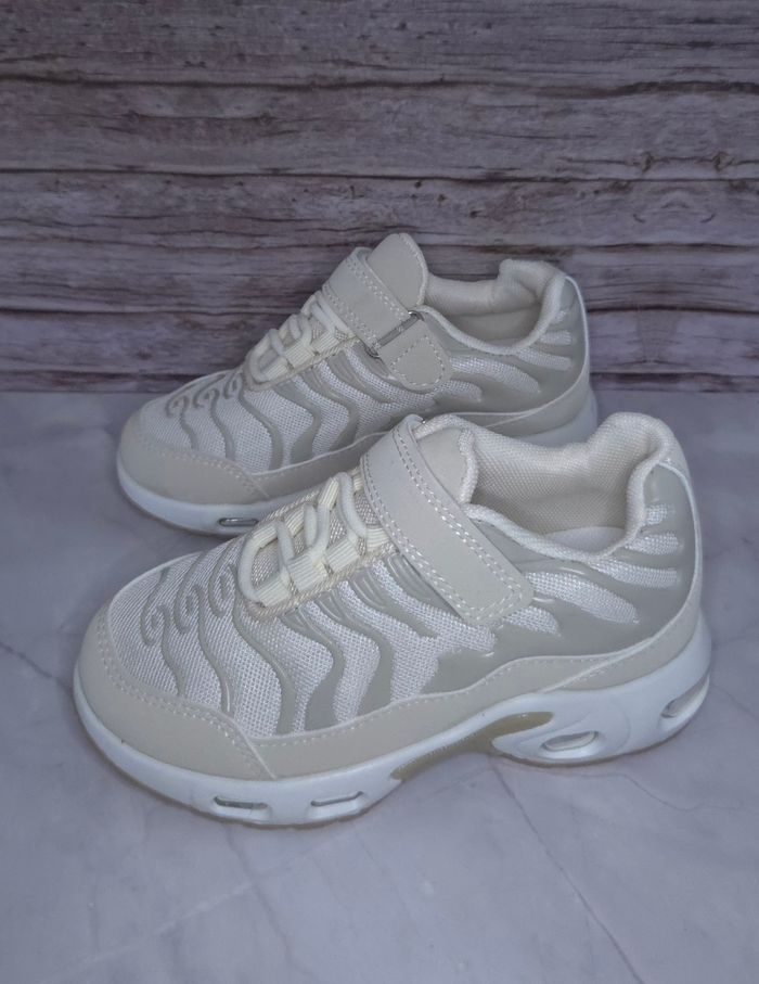 Baskets beige à scratch enfants mixtes tendances - Taille 28 - NEUVES 🌟