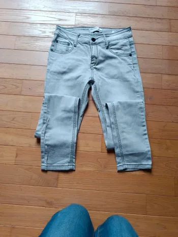 Jean skinny gris clair – taille 36 (peu porté)