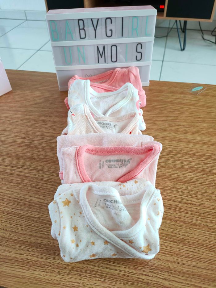 Lot de vêtements un mois fille