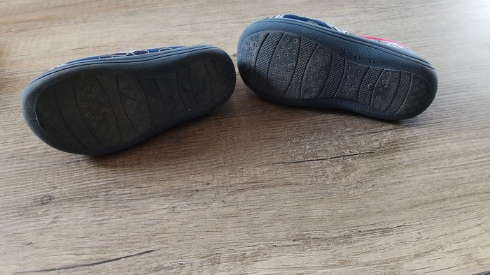 Chaussons Mickey taille 23 - photo numéro 2
