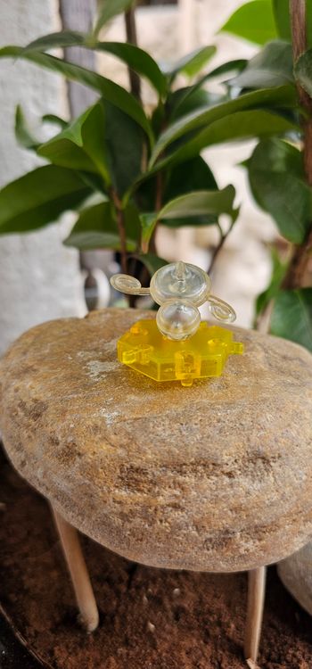 Petite Figurine Pokemon Nintendo avec socle Motisma helic