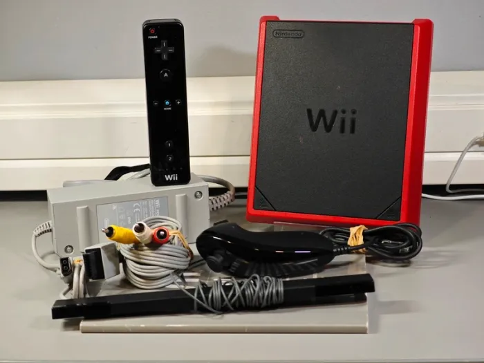 Console Nintendo Wii Mini avec manette et boîte / Garantie 1 an - photo numéro 2