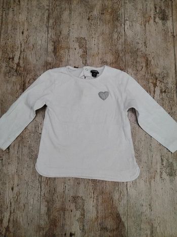 Joli t-shirt fille cœur argenté taille 24 mois