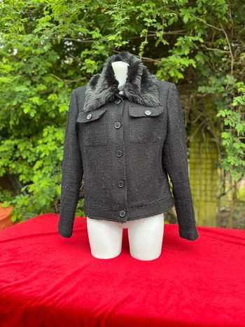 Veste noir T 40 / 42 col fausse fourrure amovible