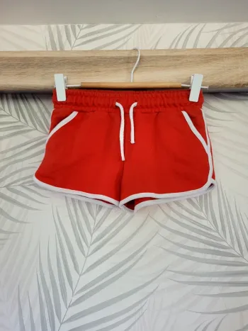Short fille taille 7-8 ans rouge