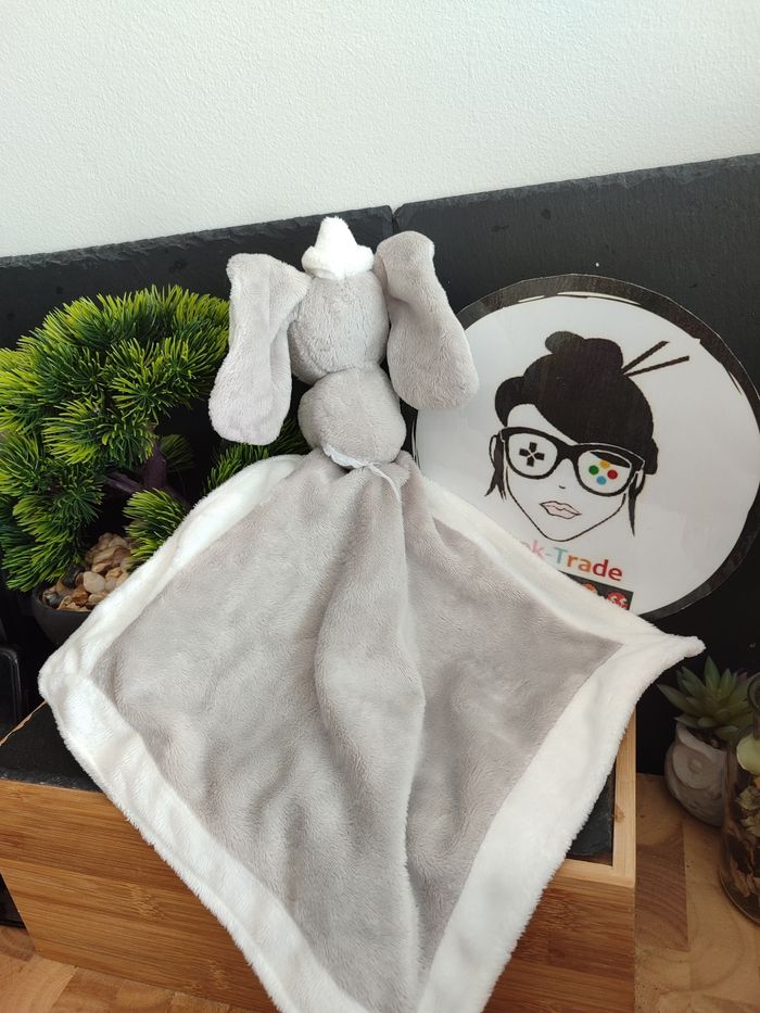 doudou éléphant Dumbo Disney gris blanc mouchoir couture bleu chapeau DD003247 - photo numéro 2