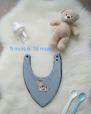 Bavoir bandana 9 mois à 18 mois Création fait main artisanale 