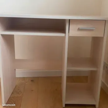 Vend d'un bureau enfant + une chaise de bureau
