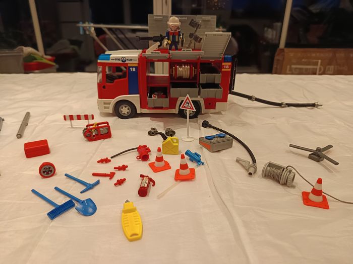 Playmobil fourgon intervention pompiers - photo numéro 6