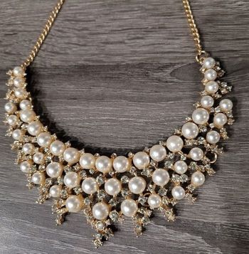 Neuf avec emballage très beau collier fantaisie