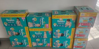 Couches Pampers