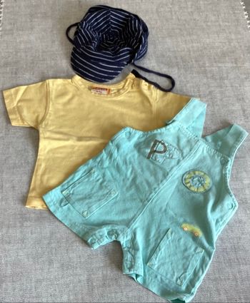 Salopette short , teeshirt et casquette 3 mois