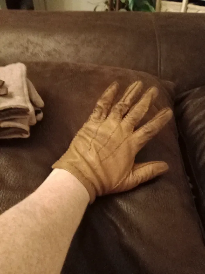 Pair de gants en cuir vintage - photo numéro 2
