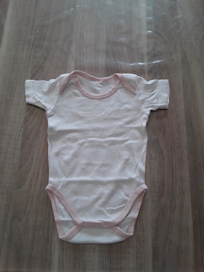 Lot de 4 bodie manche courte 6mois - photo numéro 2