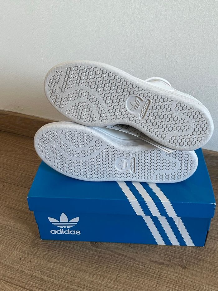 Baskets blanches et roses neuves Adidas Stan Smith pointure 38 - photo numéro 8