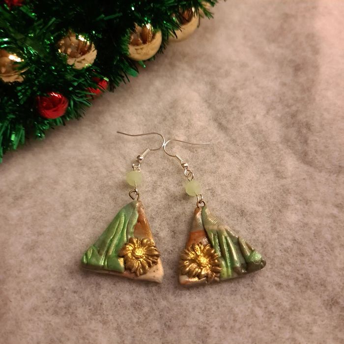 Boucles d'oreilles pendante avec pâte polymere triangle - photo numéro 2