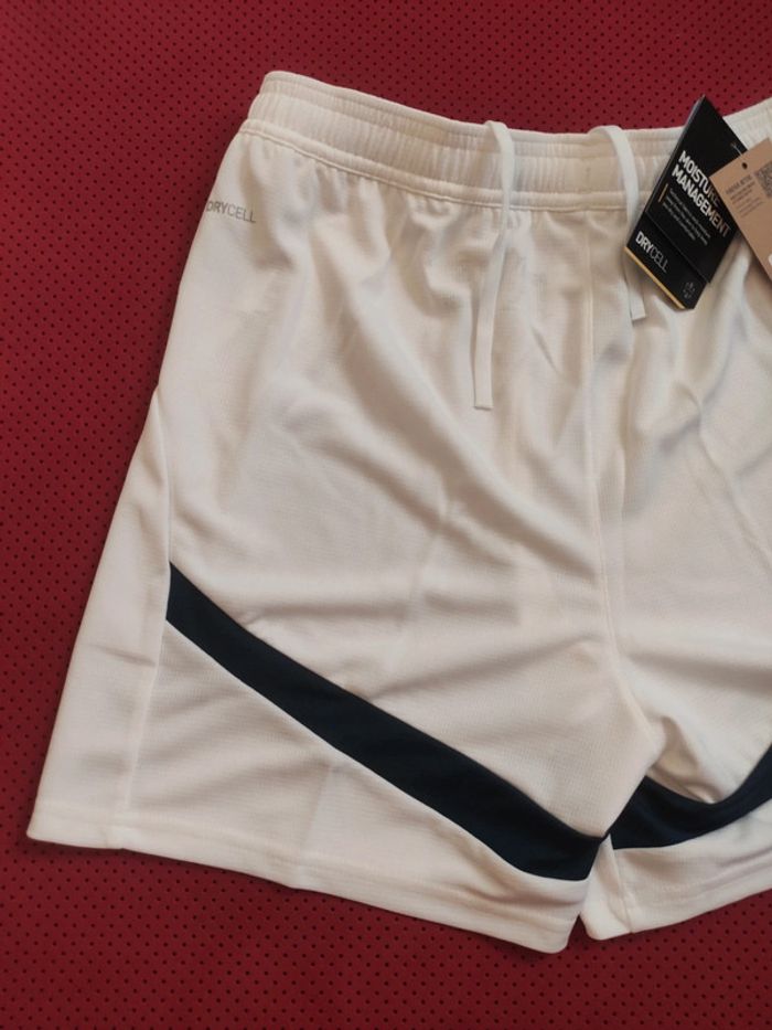 Short de foot Manchester City, Puma Authentique Officiel taille enfant 13/14 ans, Neuf - photo numéro 10