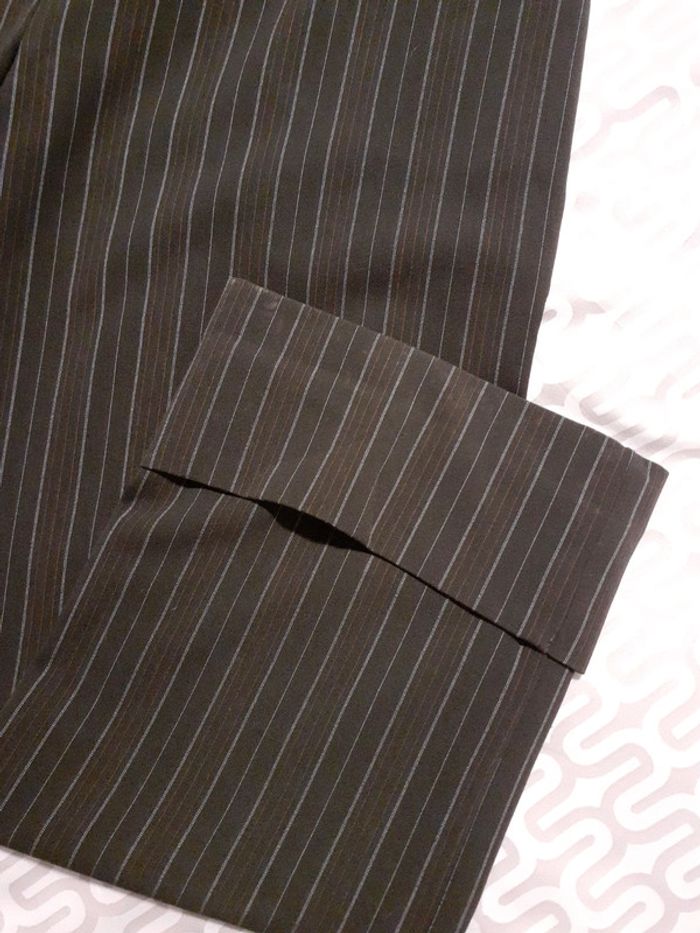 Pantalon court à fines lignes marron - photo numéro 6