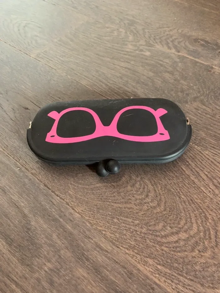 Lunette de soleil noir - photo numéro 2
