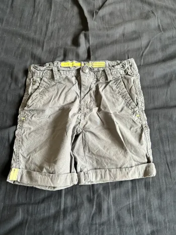 Short gris à motif garçon 4 ans in extenso