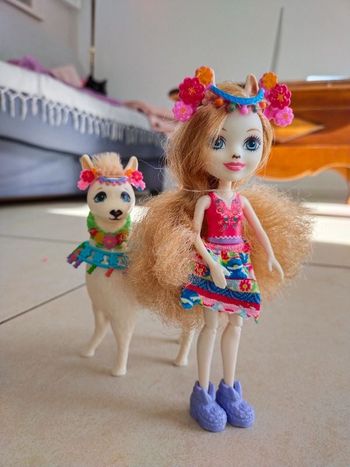 Enchantimals Lluella lama