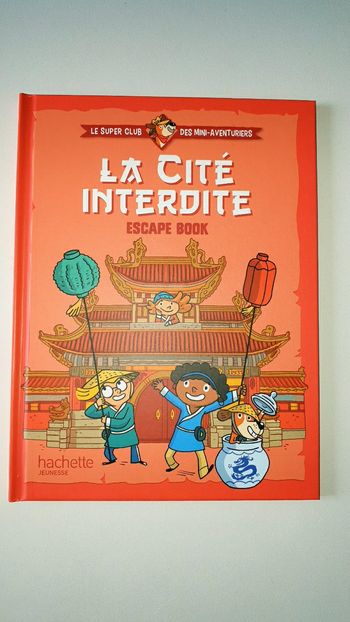 Neuf livre d activités enfant Hachette Jeunesse  jeux énigmes  La cité interdite