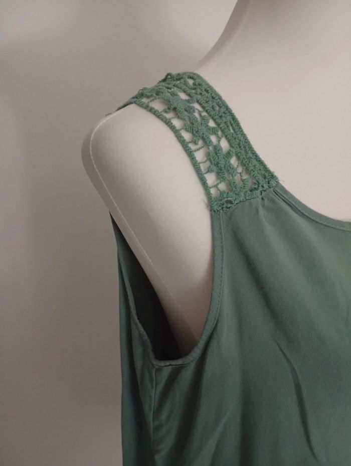 Débardeur vert taille 38/40 | broderie au dos et épaules - photo numéro 3