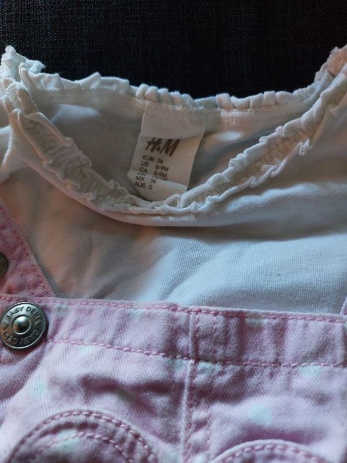 Salopette short et tee shirt