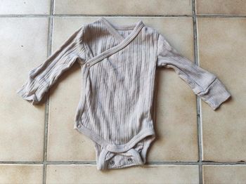 Body croisé (cache-cœur) en coton côtelé beige (16)