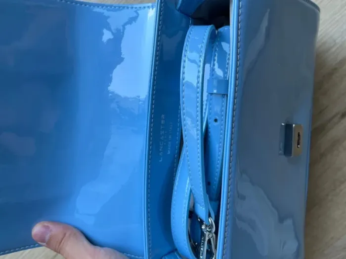 Sac Lancaster Firenze Cuir Vernis Bleu - photo numéro 4