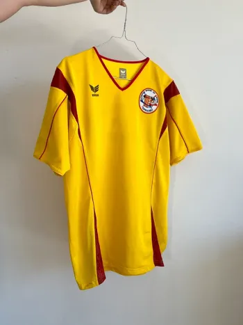 Maillot jaune et rouge taille M