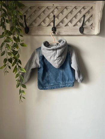 Veste en jean à capuche 18 mois