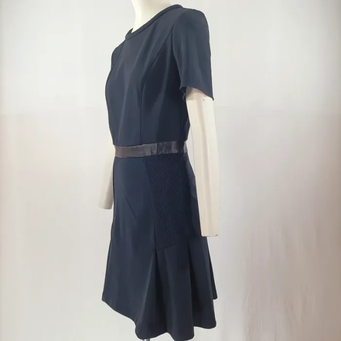 Robe courte cintrée bleu marine Pinko avec détail ceinture satinée A1143 - photo numéro 3