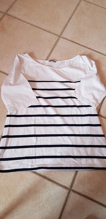 Tee-shirt manches 3/4 blanc et bleu marine