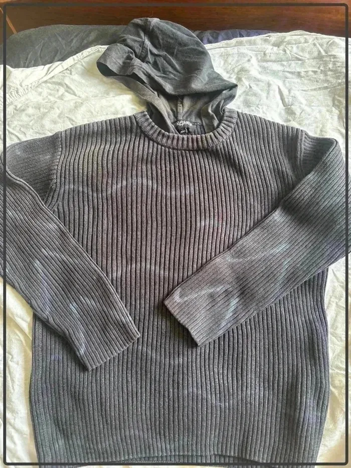 Pull à capuche taille 12ans marque overgame