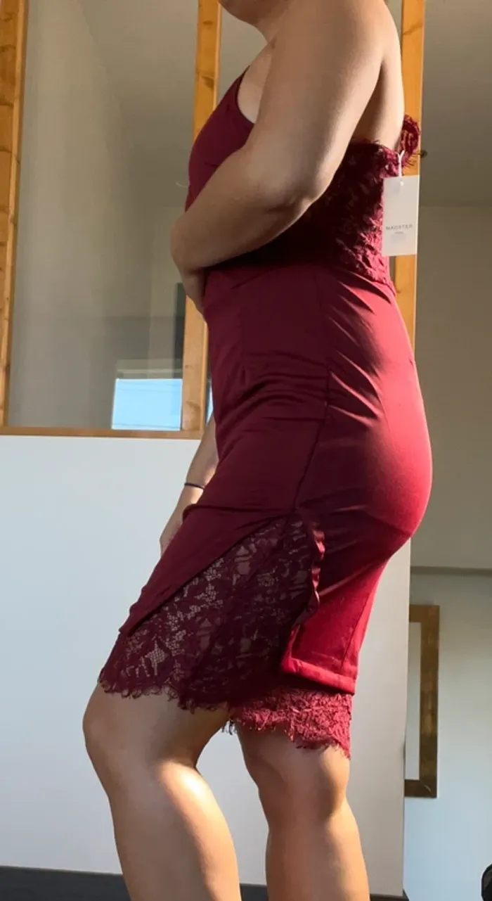 Robe bordeaux en dentelle sexy - photo numéro 2