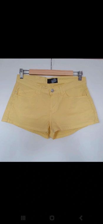 Short jaune