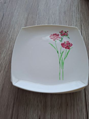Lot 3 assiettes en plastique 