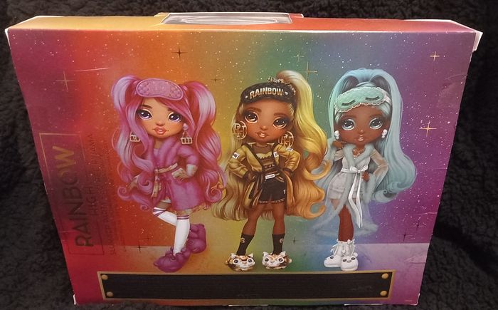 Poupée rainbow high édition spéciale Slumber Party Marisa Golding - photo numéro 5