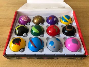 Coffret neuf et scellé - 12 figurines Pokémon (2cm), 12 Pokéball et 12 vignettes