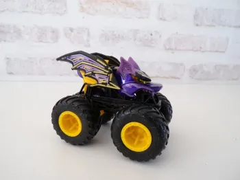 Monster trucks - Hot wheels - Battitude - Chauve-souris (J13)