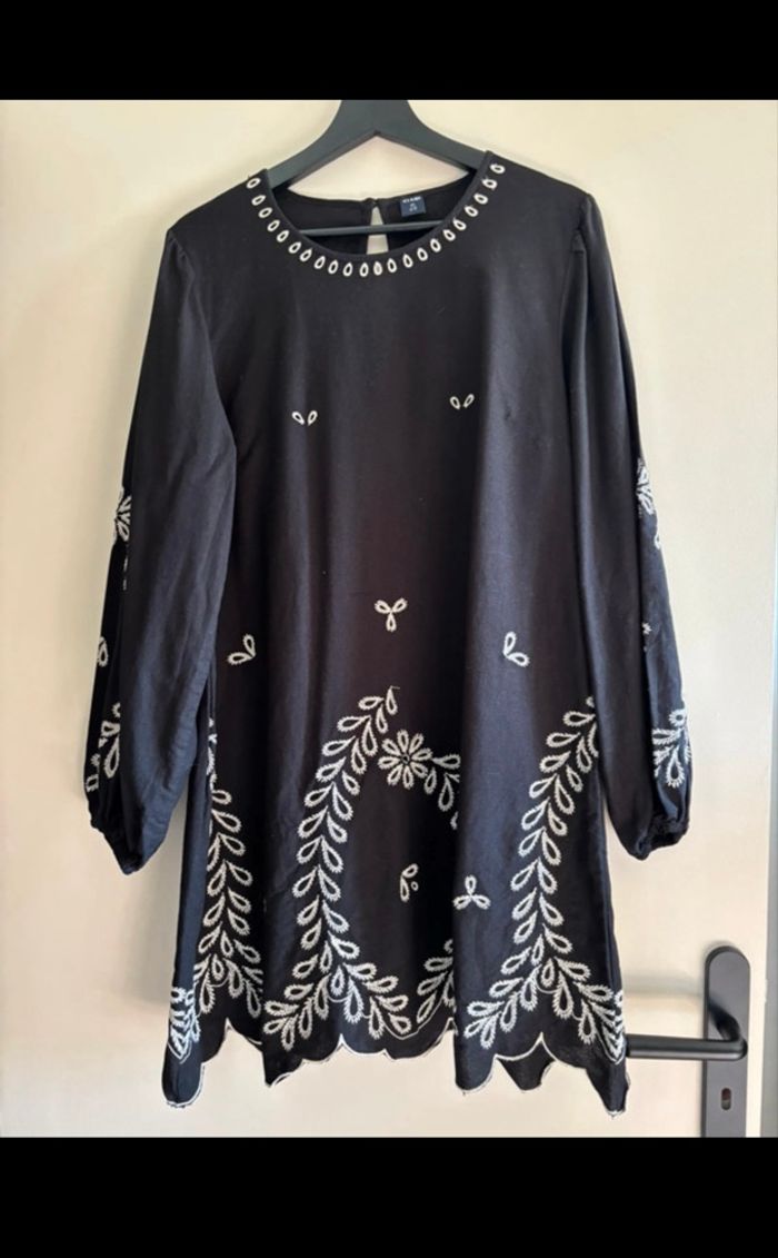 Robe mi-longue brodée Kiabi