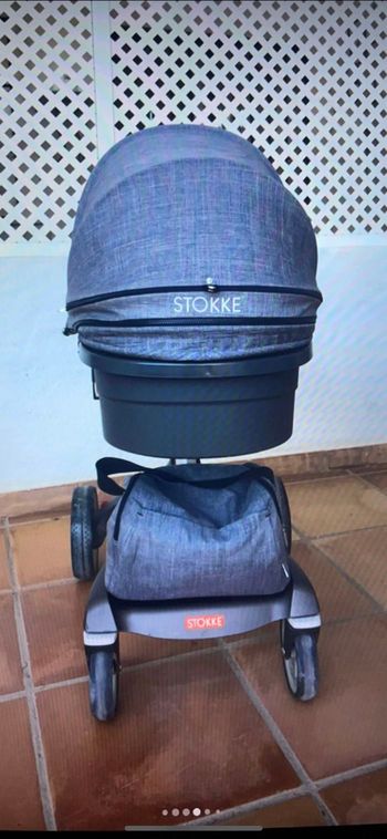 Je vend ma poussette état irréprochable acheté en août 1500 euro je vend le trio avec ombrelle et habillage pluie