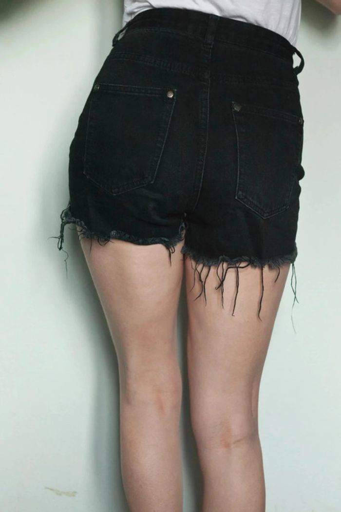 Short en jean noir déchiré - Boohoo - photo numéro 3