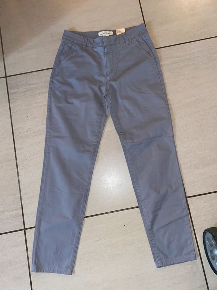 Pantalon chino gris