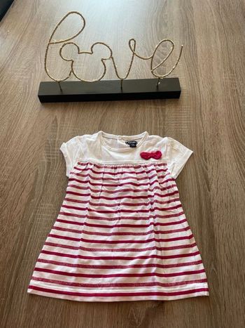 Très beau tee shirt rayé rouge et blanc taille 12 mois kiabi