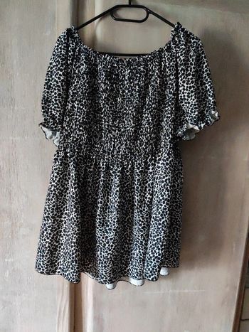 Petit haut imprimé élastique au niveau de la poitrine