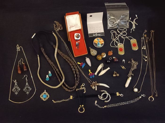 Lot de bijoux fantaisie